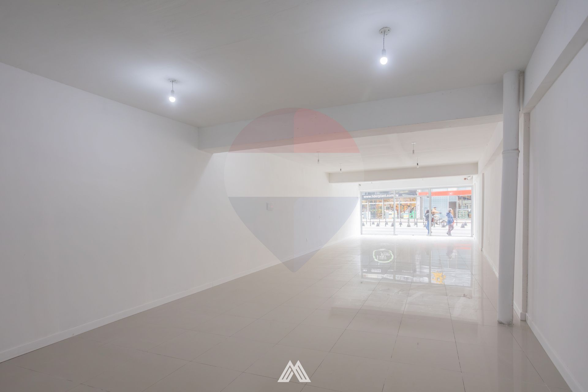 ALQUILER LOCAL COMERCIAL SOBRE 18 DE JULIO, CORDÓN · Foto 4
