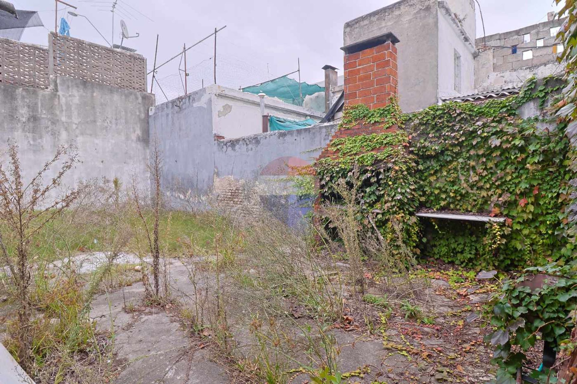 VENTA CASA A RECICLAR LA COMERCIAL