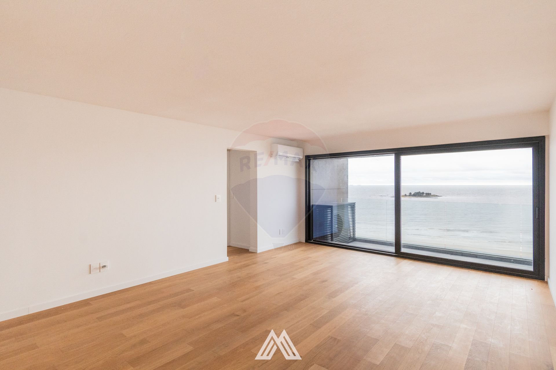 VENTA APARTAMENTO TRES DORM BALCON RBLA MALVIN