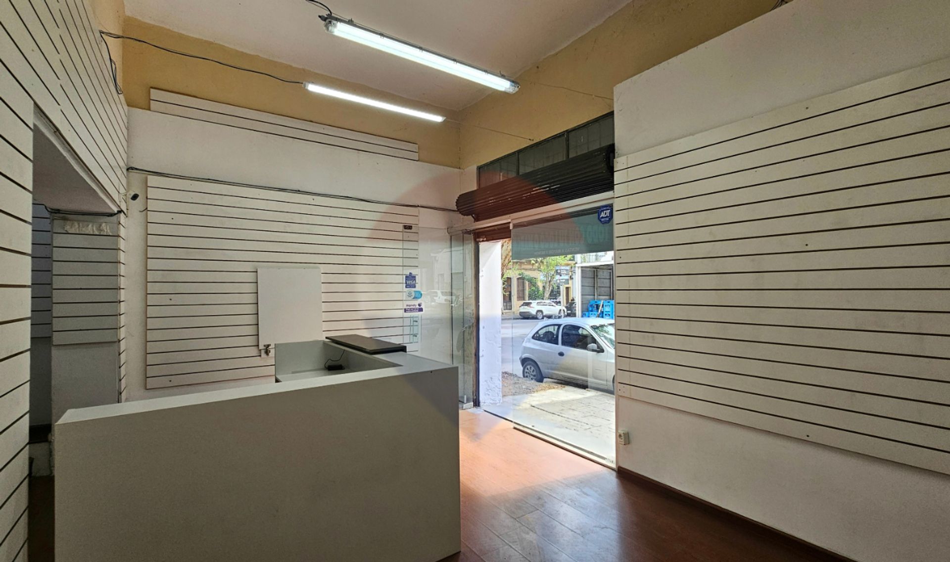 ALQUILER LOCAL EN LA COMERCIAL