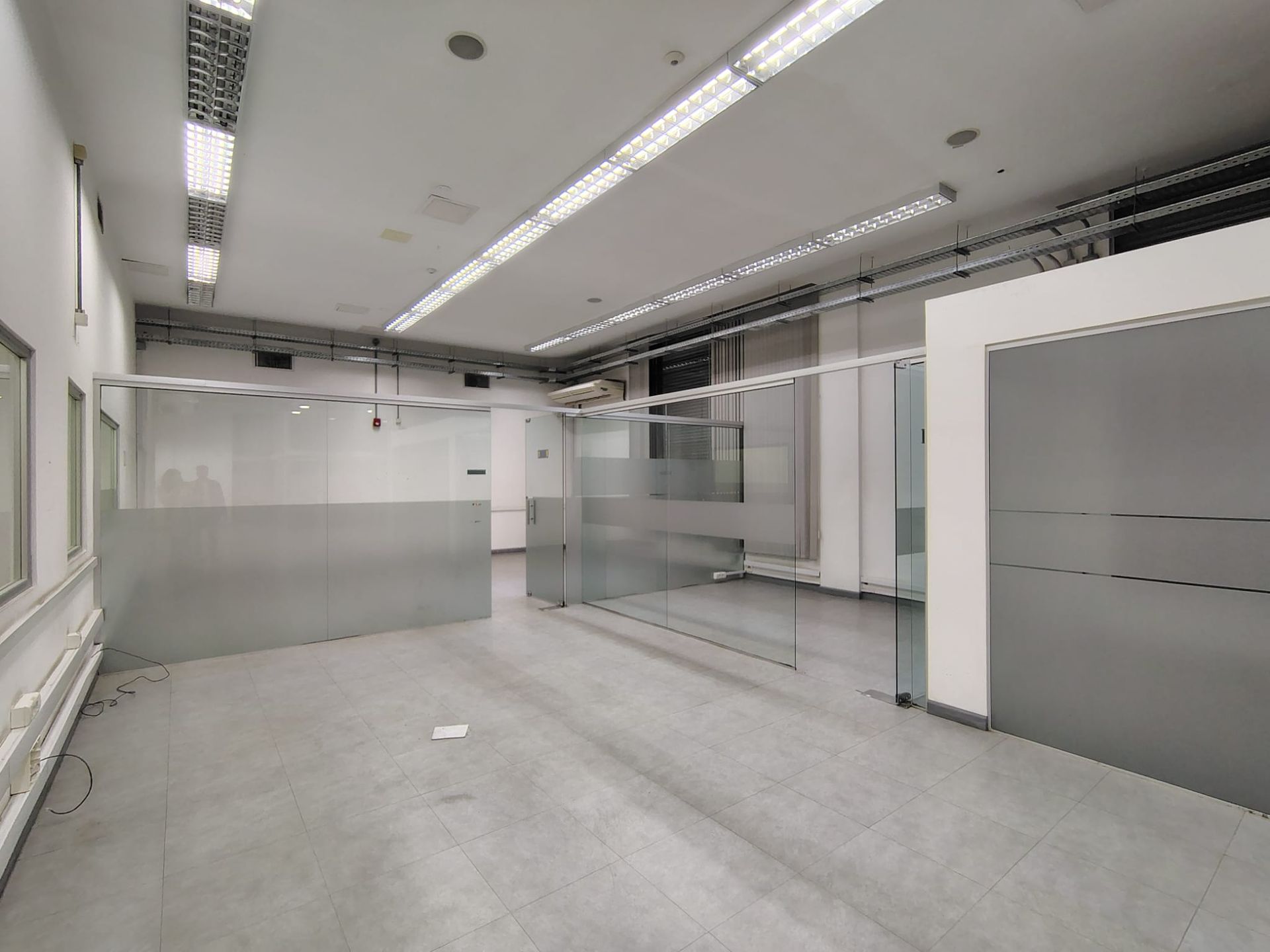 ALQUILER AGUADA OFICINAS DEPOSITO GARAGE 2130M2 · Foto 4