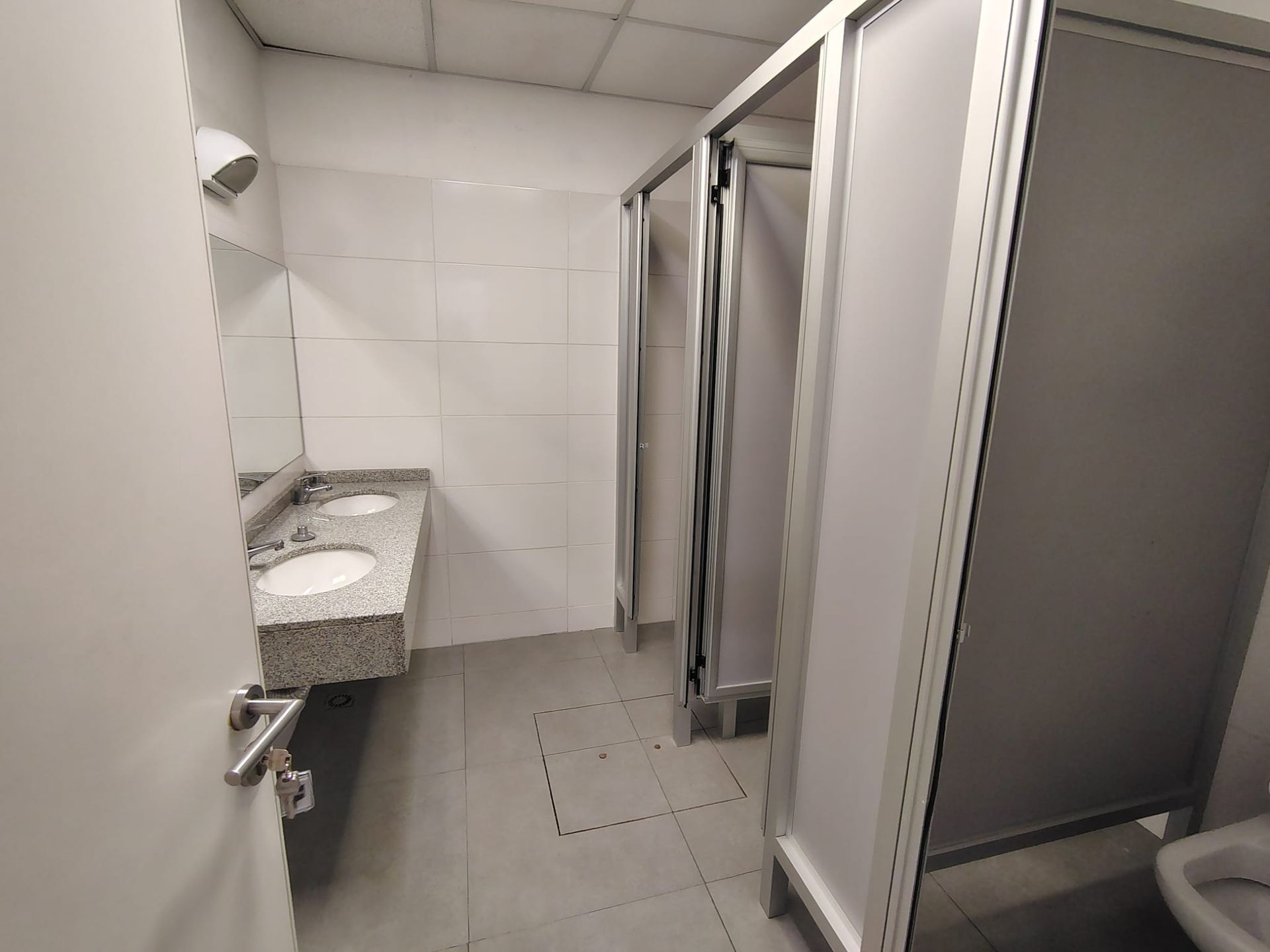 ALQUILER AGUADA OFICINAS DEPOSITO GARAGE 2130M2 · Foto 8