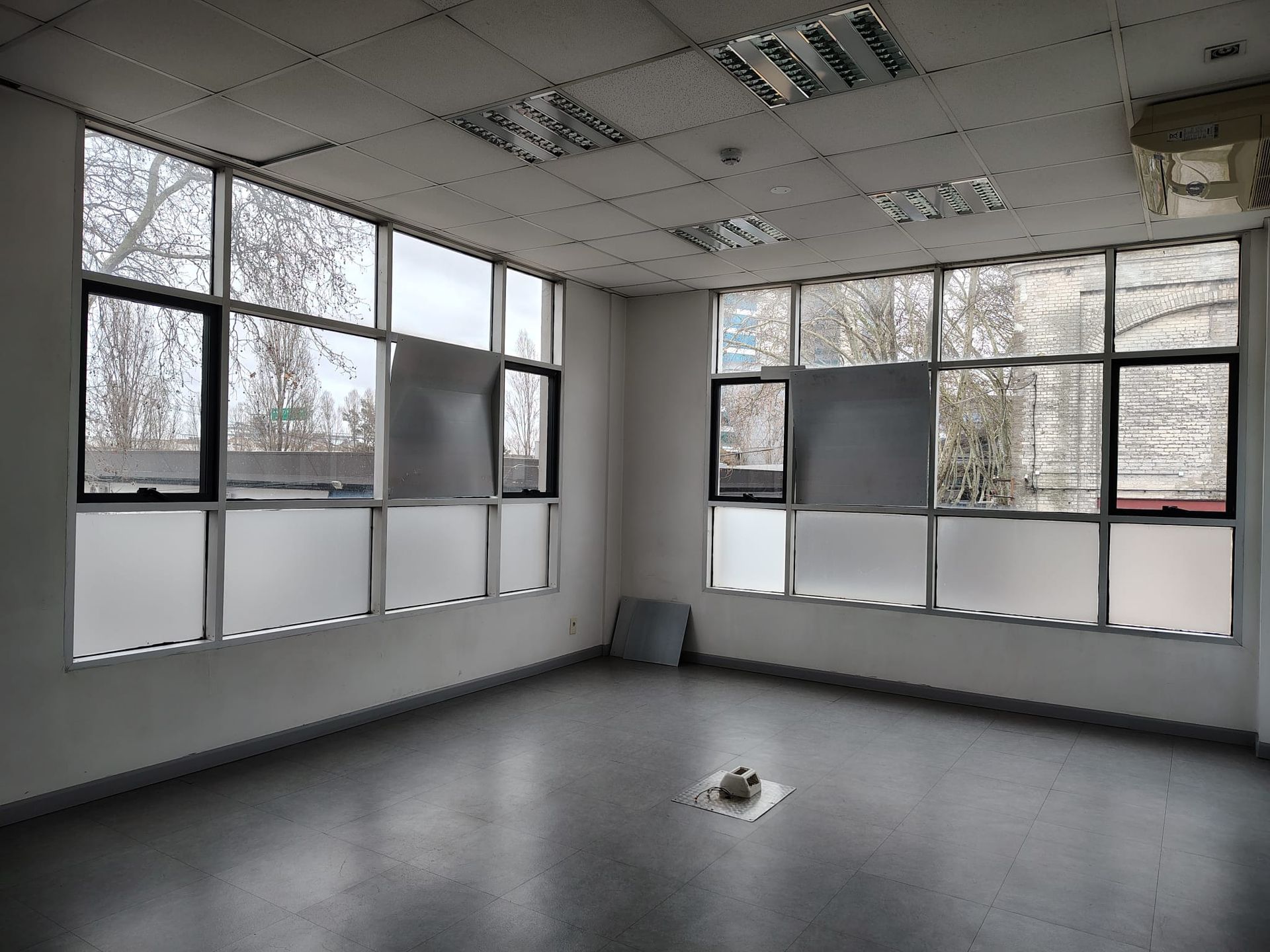 ALQUILER AGUADA OFICINAS DEPOSITO GARAGE 2130M2 · Foto 12