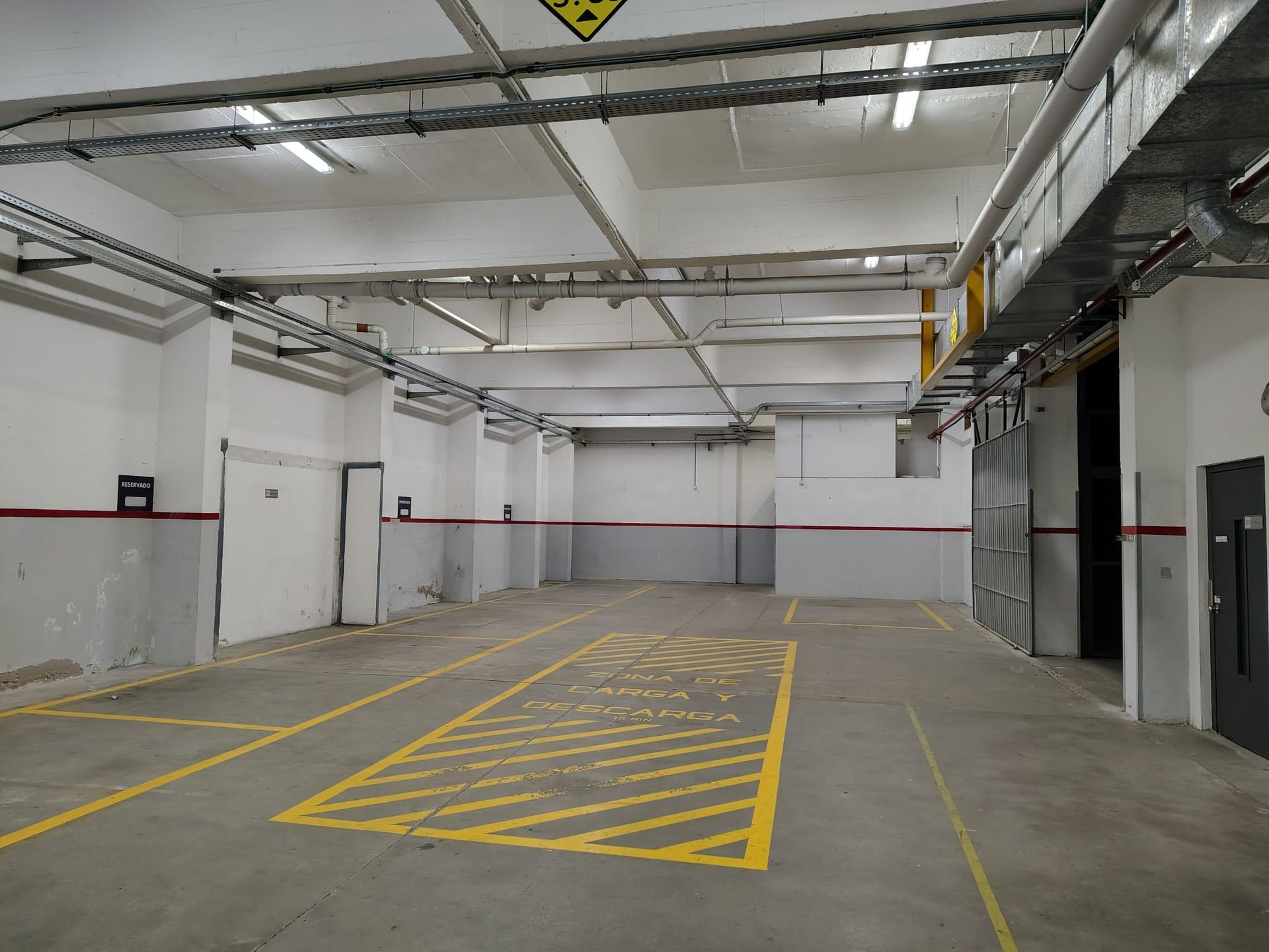 ALQUILER AGUADA OFICINAS DEPOSITO GARAGE 2130M2 · Foto 2