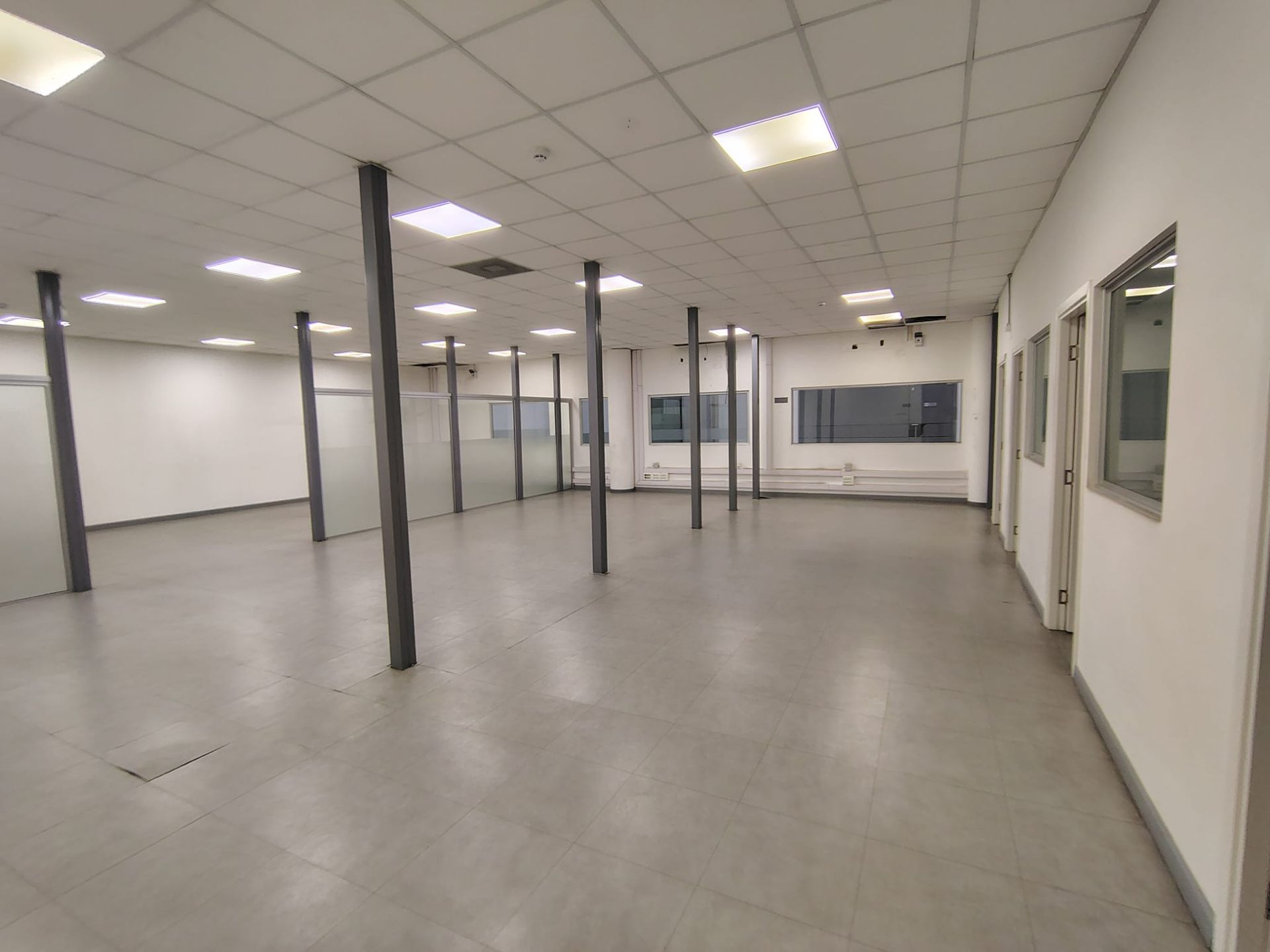 ALQUILER AGUADA OFICINAS DEPOSITO GARAGE 2130M2 · Foto 9