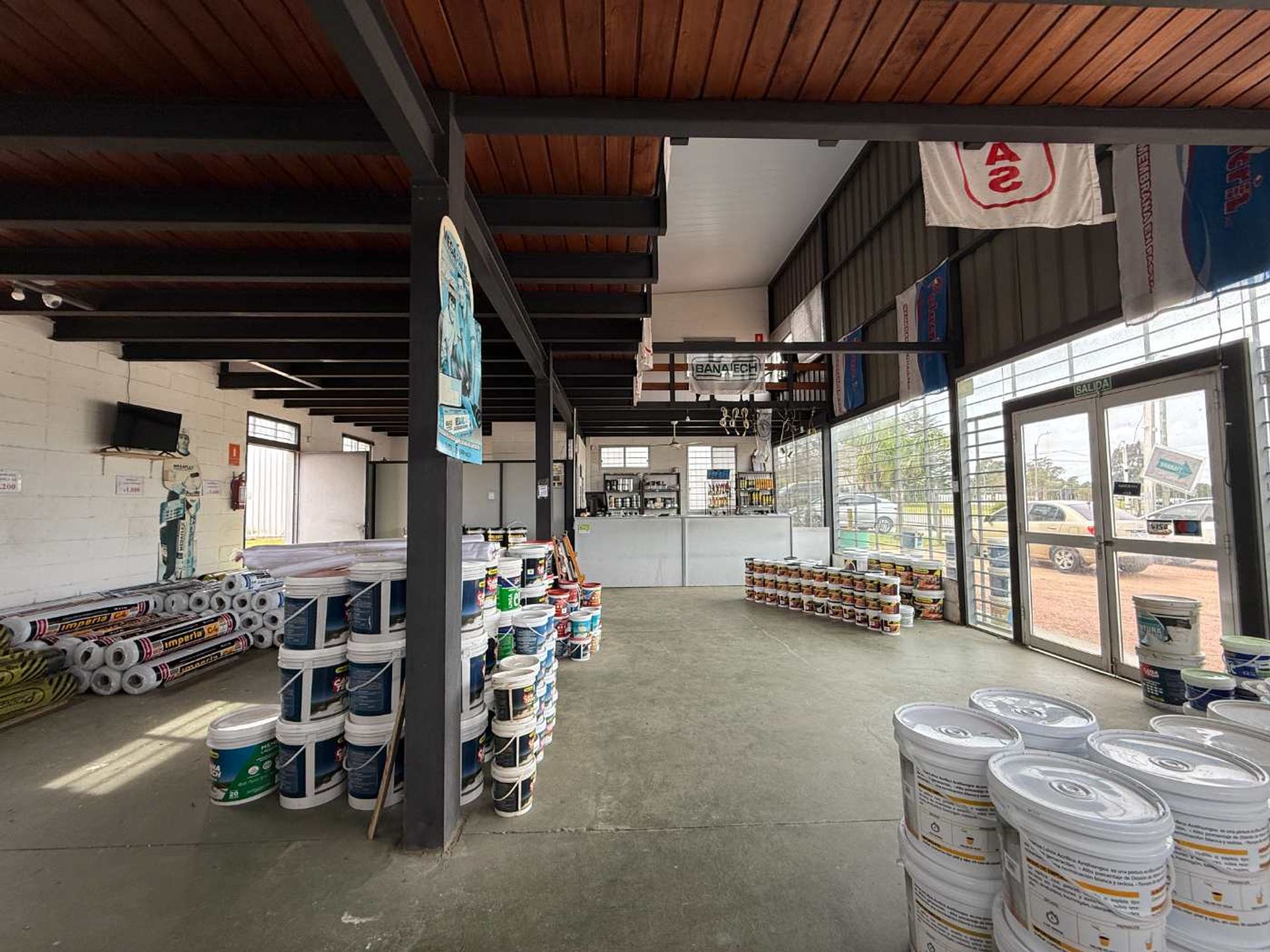 ALQUILER Local comercial, depósito - galpón. Colón · Foto 5
