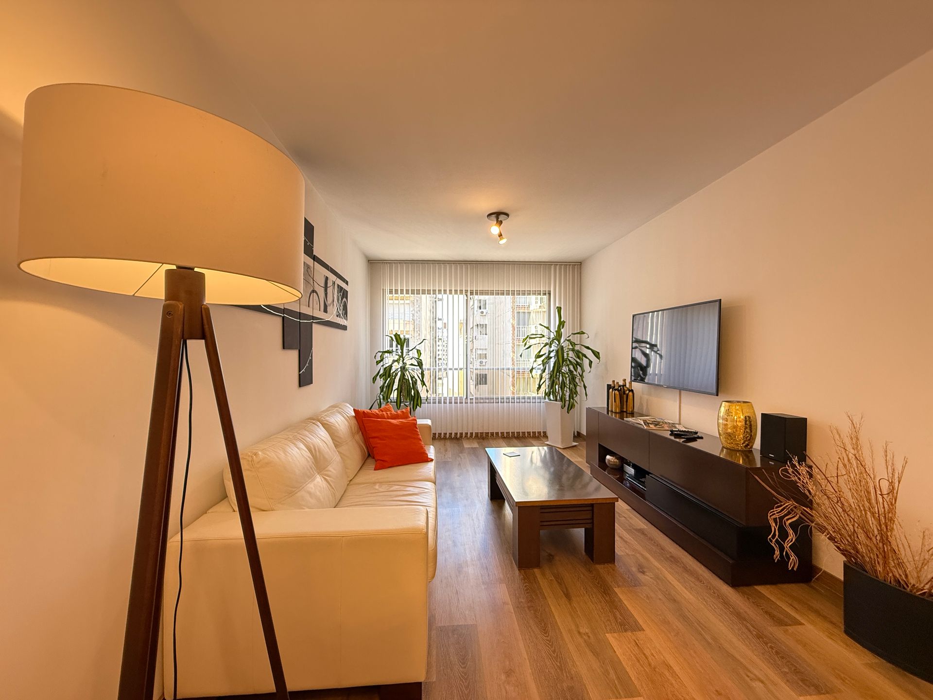 VENTA APTO 3 DORMITORIOS POCITOS 3 BAÑOS GGE FIJO