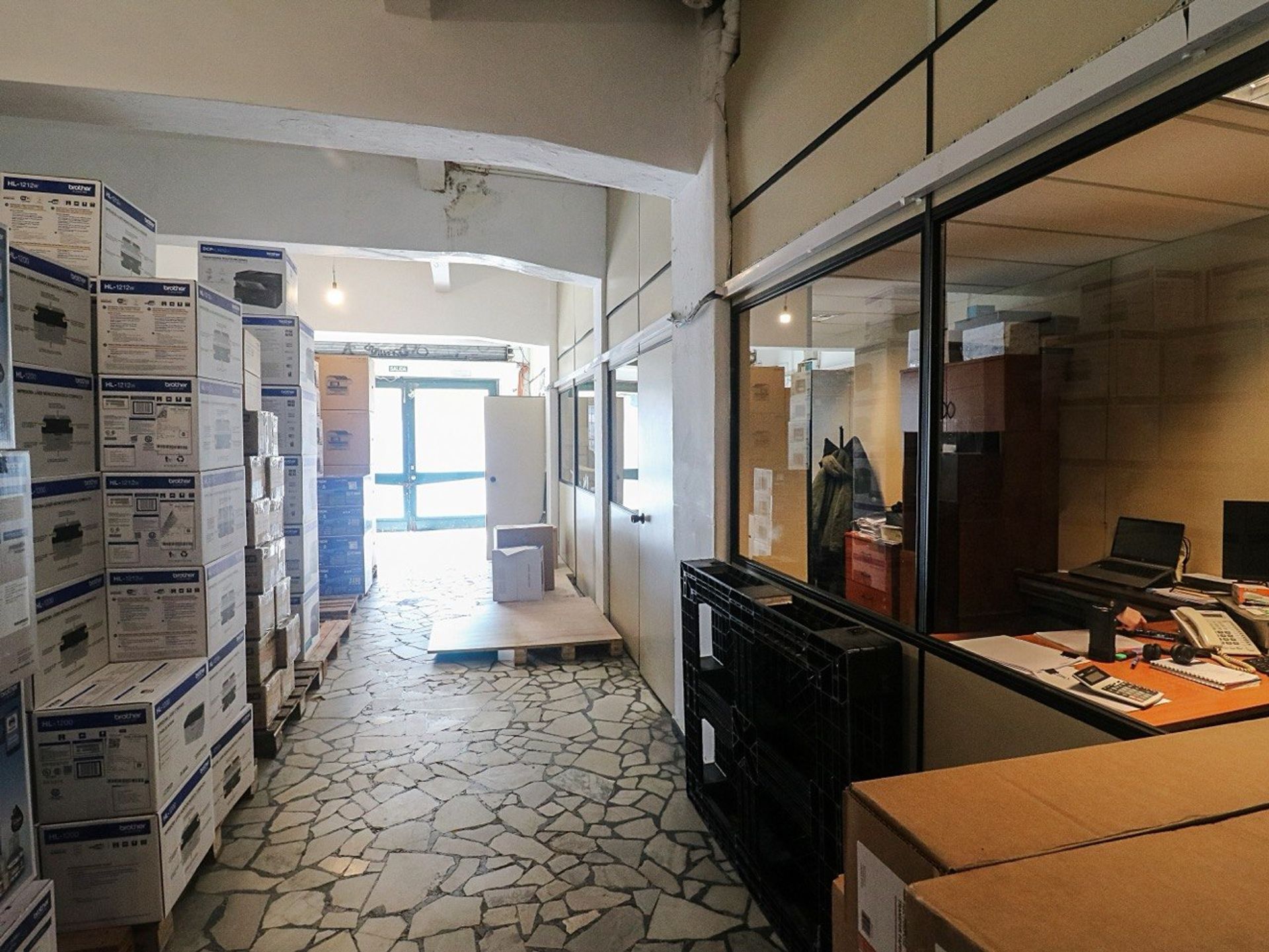 ALQUILER LOCAL/OFICINAS Y GRAN DEPÓSITO, CORDÓN · Foto 4