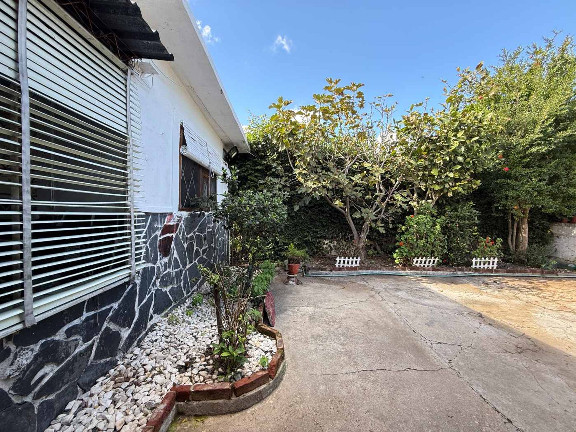 VENTA CASA 2/3 DORMITORIOS, FRENTE -  ITUZAINGO