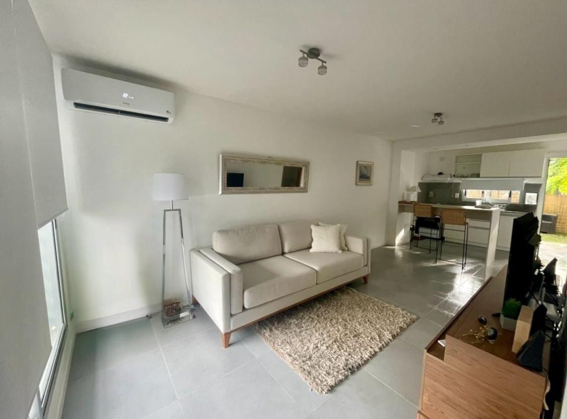 ALQUILER DUPLEX 2 DORMITORIO,COCHERA,FONDO,SOLYMAR
