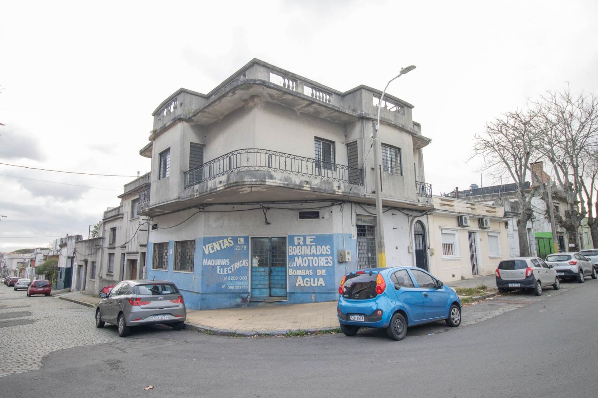 venta casa y  2 locales  la comercial