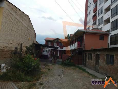 Casa Con Dos Departamentos En Venta Inmediaciones Av. Simón Lopez Y Av. Beijing