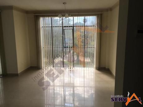 Departamento En Venta Sobre 198m, Inmediaciones De La Av. Oquendo Y Guillermo Urquidi