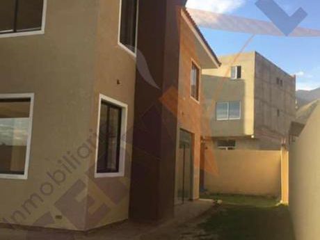 Hermosa Casa A Estrenar En Anticretico Inmediaciones De La Plaza Principal De Tiquipaya