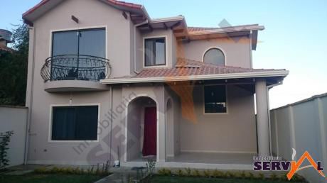 Hermosa Casa Independiente, 2 Plantas Inmediaciones Del Colegio Isaac Attie