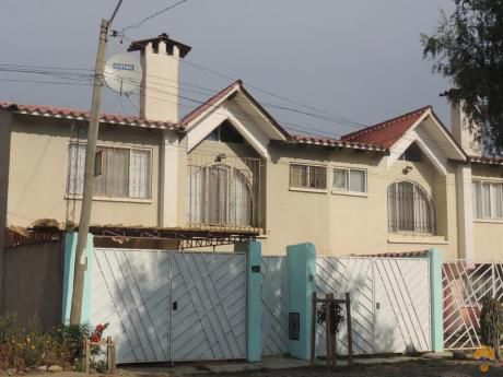 Vendo Casa De Dos Plantas, Inmediciones Km 10 Av. Blanco Galindo