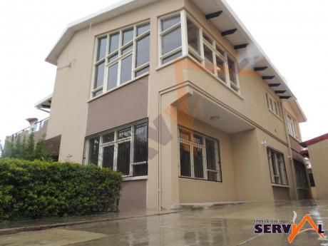 Casa Con Tres Departamentos Independientes Inmediaciones Av. Circunvalacion Y Av. Beijing