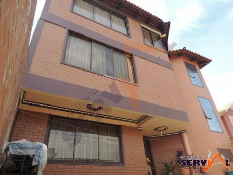 Casa En Venta De 3 Planta Zona Mayorasgo Inmediaciones Comuna Tunari