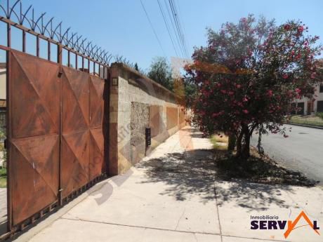 Casa En Venta Con Superficie De 730 M2 Inmediaciones Country Club