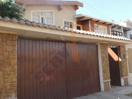 Bonita Casa En Venta De 2 Plantas, Inmediaciones De La Av. Tadeo Haenke Y Av. Villavicencio