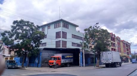Casa En Venta De 3 Plantas Buena Ubicacion