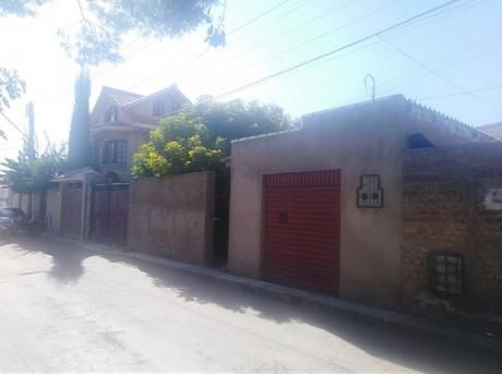 Casa En Venta A Pasos Av. Villavicencio, 263m2.