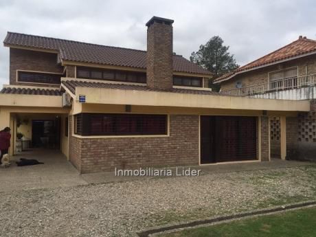 Casa 3 Dormitorios, Piscina Y Serv Completo.