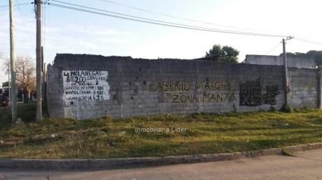 Depósito En Esquina Con Fosa Mecánica Y Entrada Para Camión