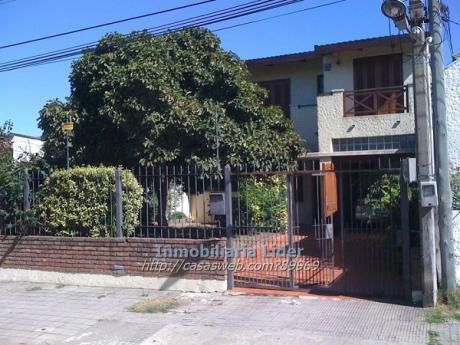 Hermosa Casa 4 Dormitorios Con Frente Y Fondo Con Barbacoa.