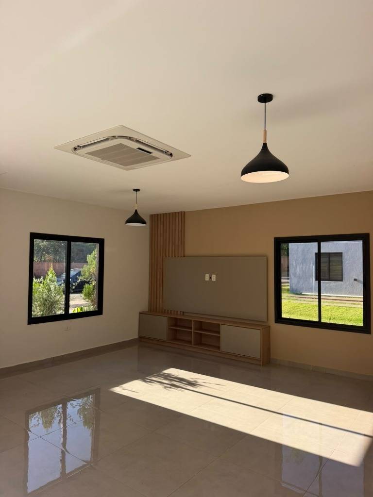 ALQUILO CASA EN BARRIO CERRADO – LUQUE — foto 2