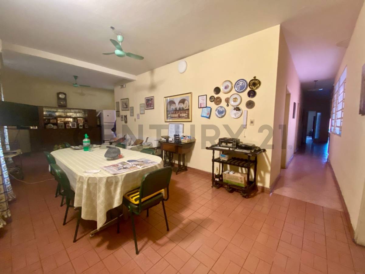 Casa en Venta sobre Av. Gral. Santos y Av.Fdo de la Mora, estratégica ubicación — foto 3