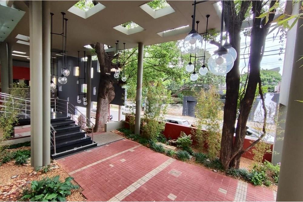 Local Comercial - Alquiler - Asunción Villa Morra — foto 3