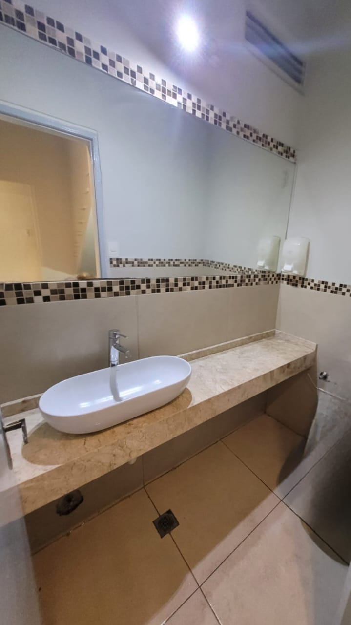 ALQUILO AMPLIO SALON COMERCIAL CENTRO DE ASUNCION — foto 3