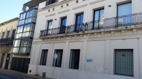 Hermoso Apartamento En Patio Andaluz. Departamento En Alquiler. 2 Amb. , 1 Dorm., 2 Baños - 60 M2., 60 M2 Cub.