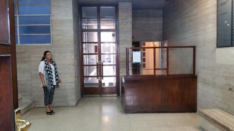 Oportunidad En Oficinas. Oficina En Alquiler. 2 Amb. , 1 Baños - 30 M2., 30 M2 Cub.