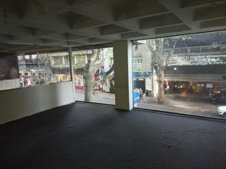 Local En Boca De Galería Con Espectacular Exibicion.. Local Comercial En Venta. - 72 M2., 72 M2 Cub.