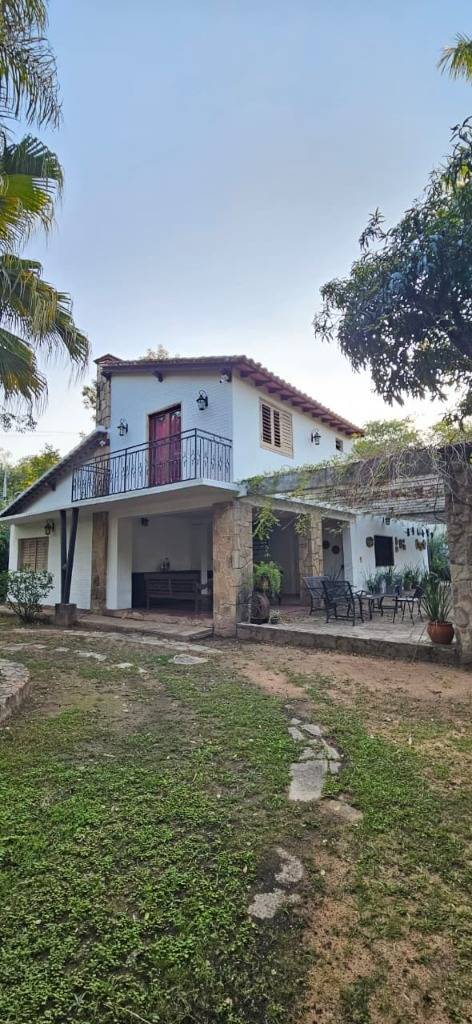 VENDO CASA 4 DORMITORIOS - AVDA. SANTIAGO SCHAERER, SAN BERNARDINO — foto 2