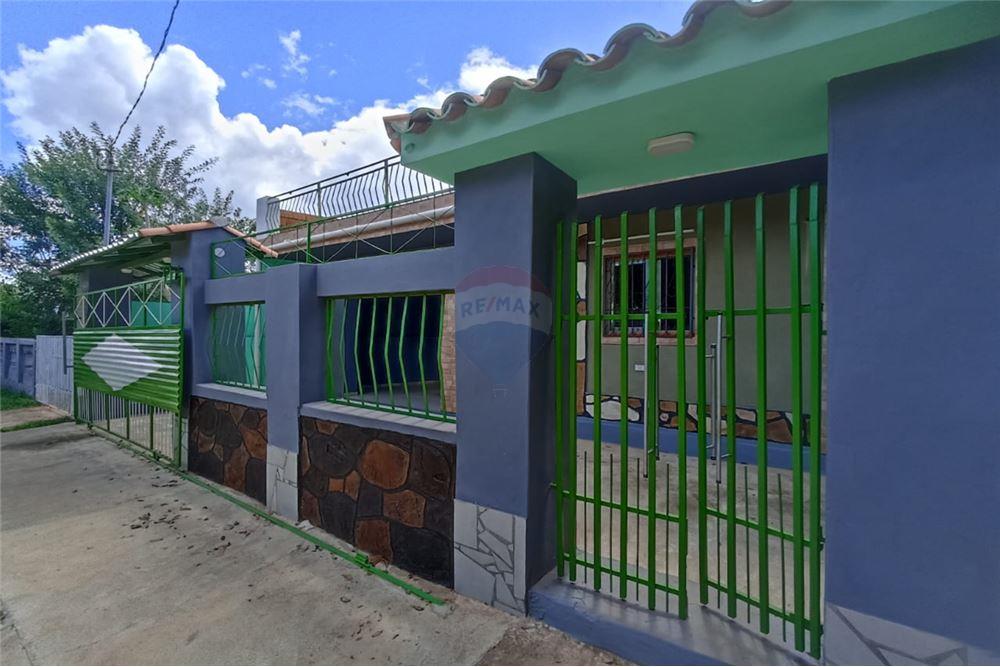 ALQUILO CASA EN ESQUINA ZONA YKA'A LUQUE! — foto 3