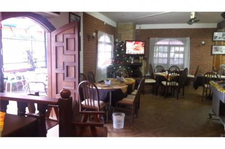 Casa De · 3 Pisos, Para Hostal