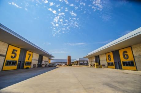 Alquilo Depósitos Simples Y Refrigerados De 800 M2