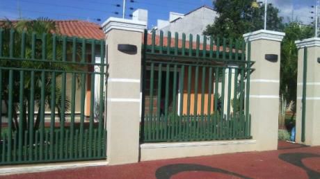 Hermosa Casa En Venta En El Barrio Más Privilegiado De Ciudad Del Este