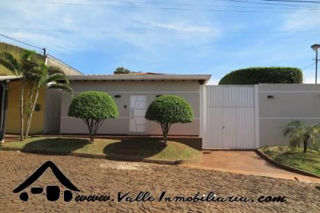 Hermosa Casa En Venta En El Km 8 Lado Acaray - Ciudad Del Este