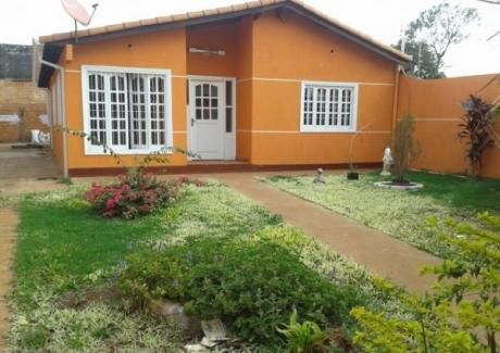 En Venta Hermosa Casa En El Barrio Carolina Km 8 - Ciudad Del Este