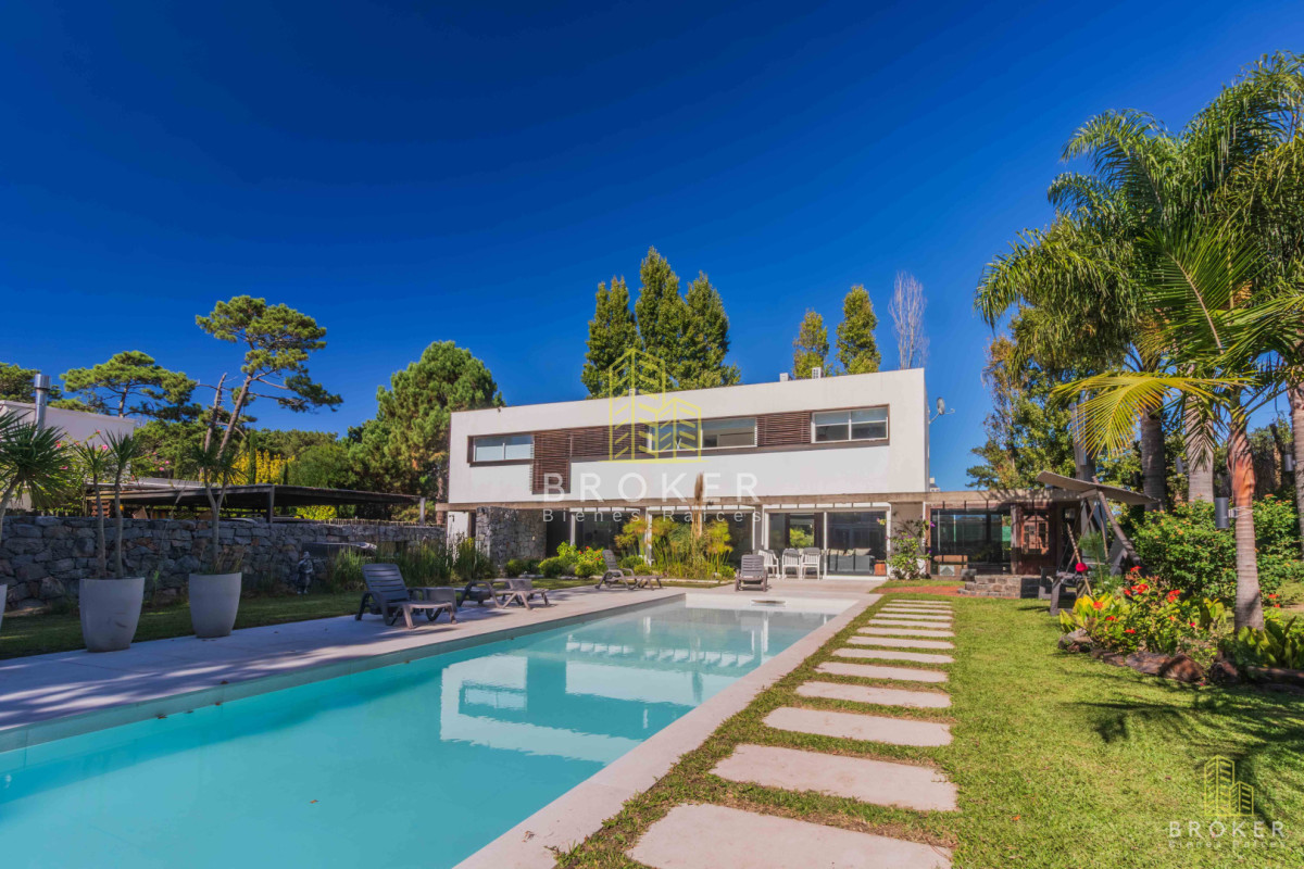 Alquiler Anual Casa Punta del Este La Arbolada Barrio Privado, con piscina