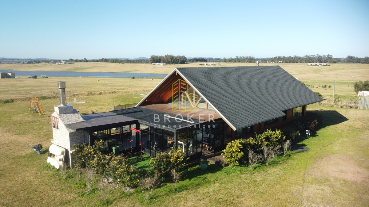 Alquiler Anual Casa Barrio Privado 2 dormitorios Laguna de los Cisnes Punta del Este