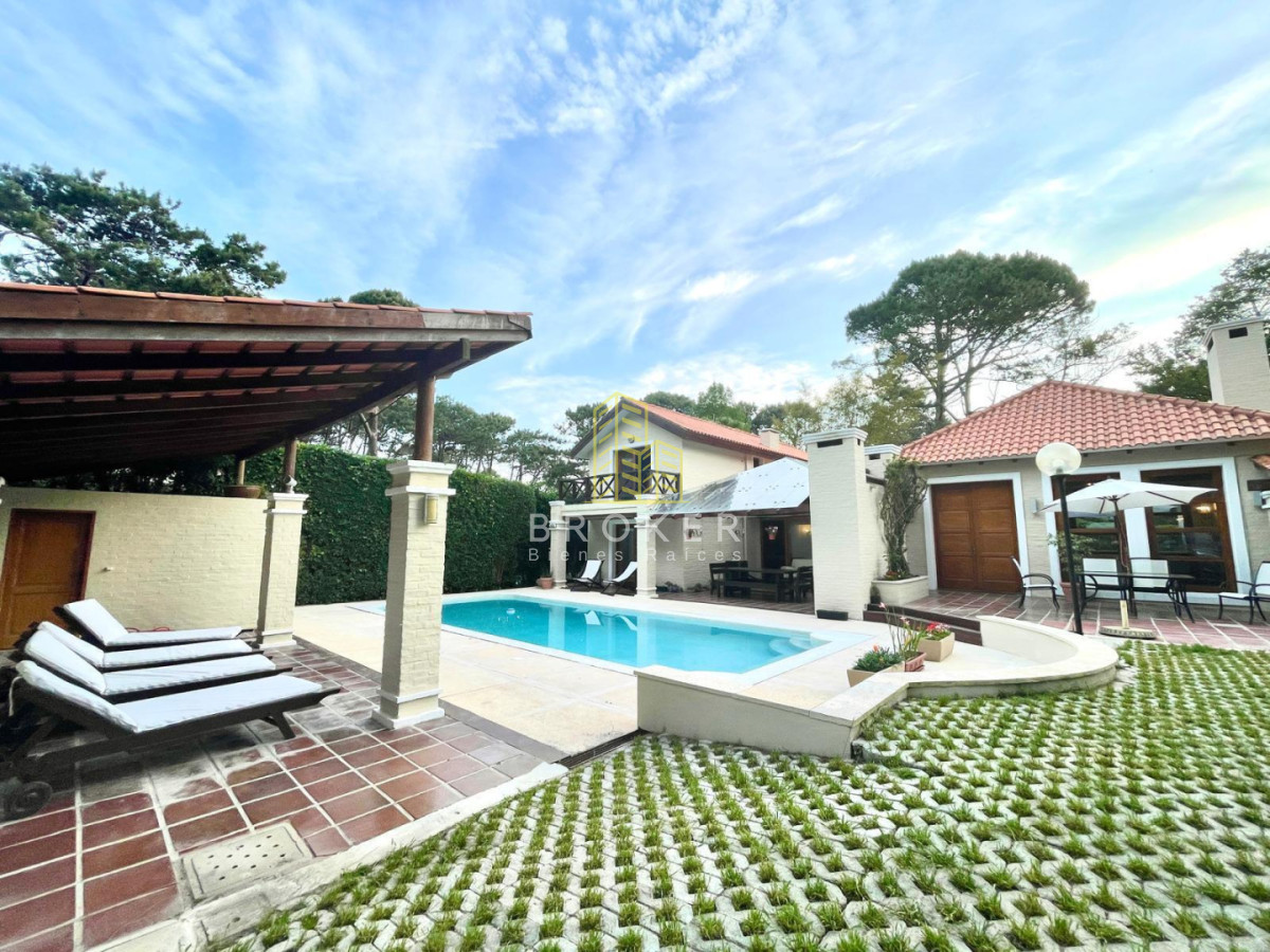 Alquiler anual de amplia casa en san rafael con piscina climatizada