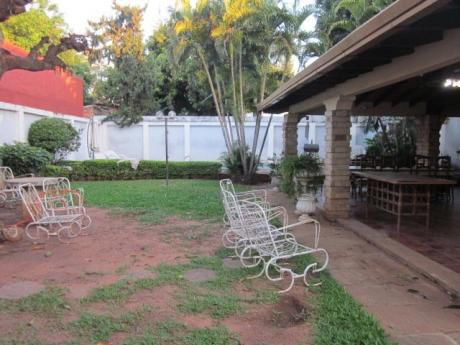 Se Vende Casa De 4 Dormitorios, En Villa Morra