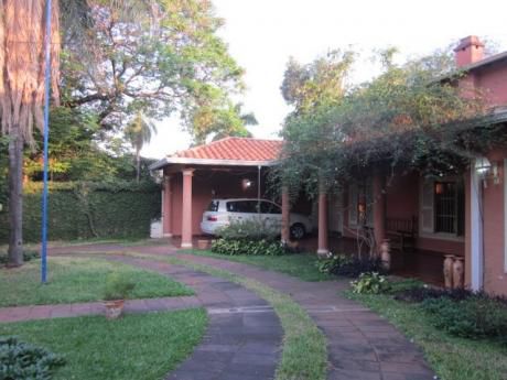 Se Vende Casa De 4 Dormitorios, En Zona Del Centro Paraguayo Japones