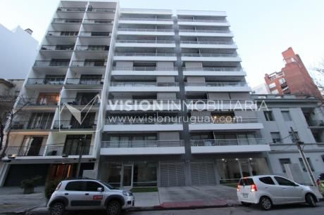 Moderno Penthouse De 2 Dormitorios, A Pasos De La Rambla
