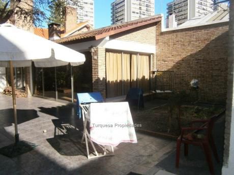 Casa En Excelente Ubicación!!